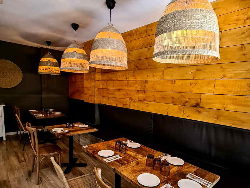Comida y ambiente en Restaurante La Atrayana